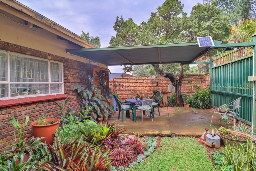 6 Bedroom Property for Sale in Theresa Park Gauteng