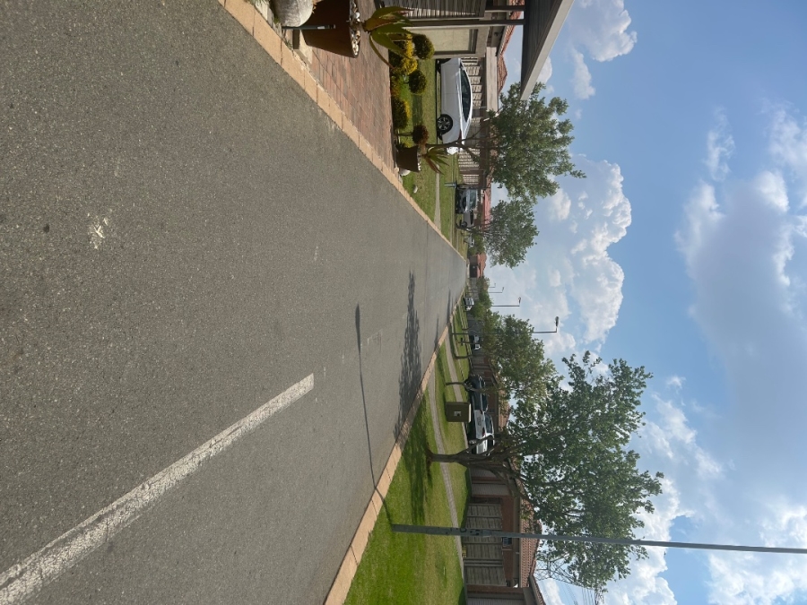  Bedroom Property for Sale in Heuweloord Gauteng