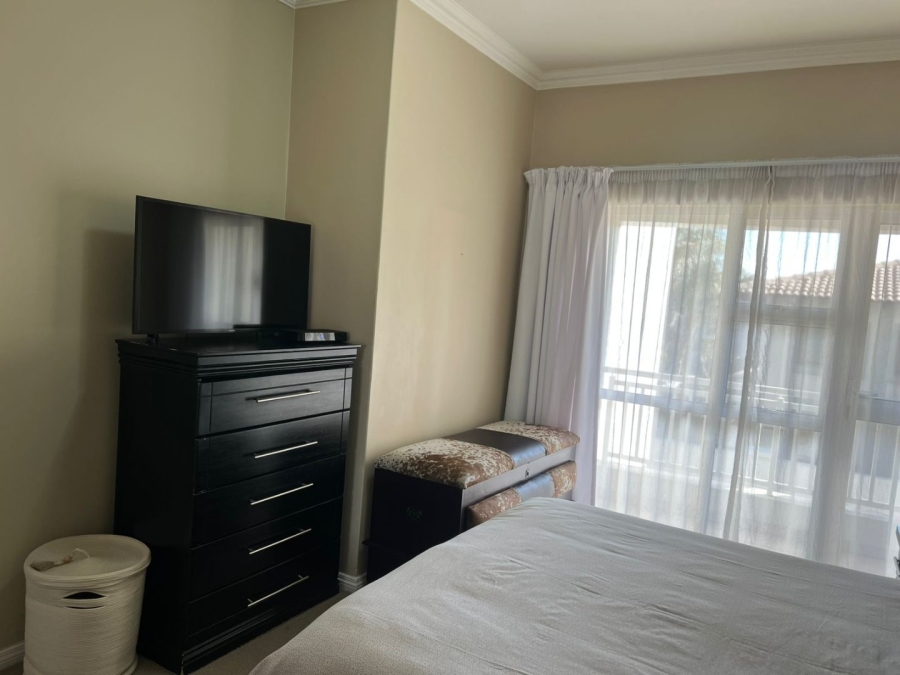 To Let 3 Bedroom Property for Rent in Greenstone Hill Gauteng