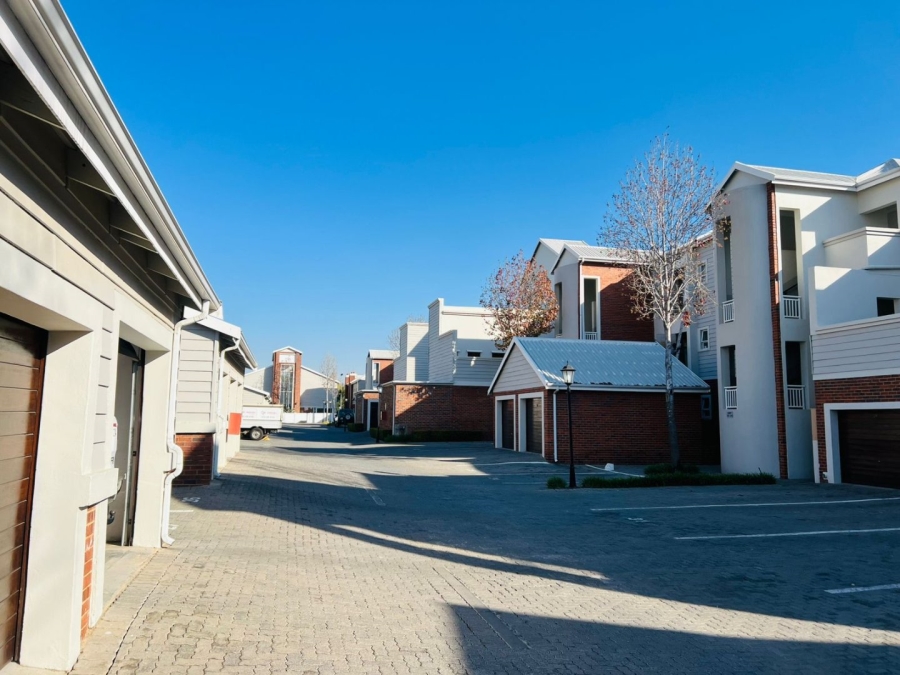 To Let 3 Bedroom Property for Rent in Greenstone Hill Gauteng