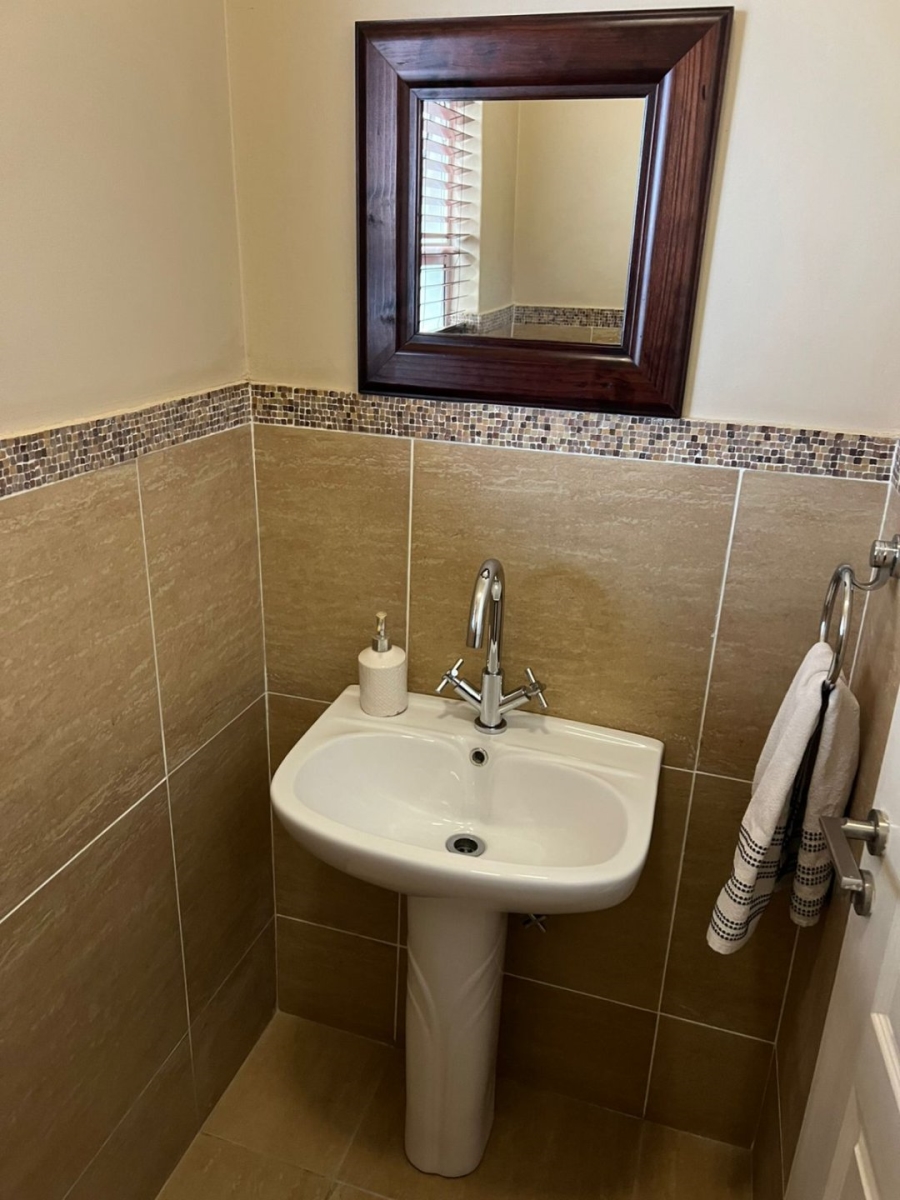 To Let 3 Bedroom Property for Rent in Greenstone Hill Gauteng