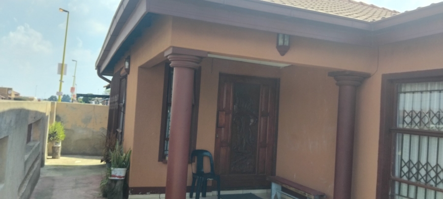 3 Bedroom Property for Sale in Ililiba Gauteng