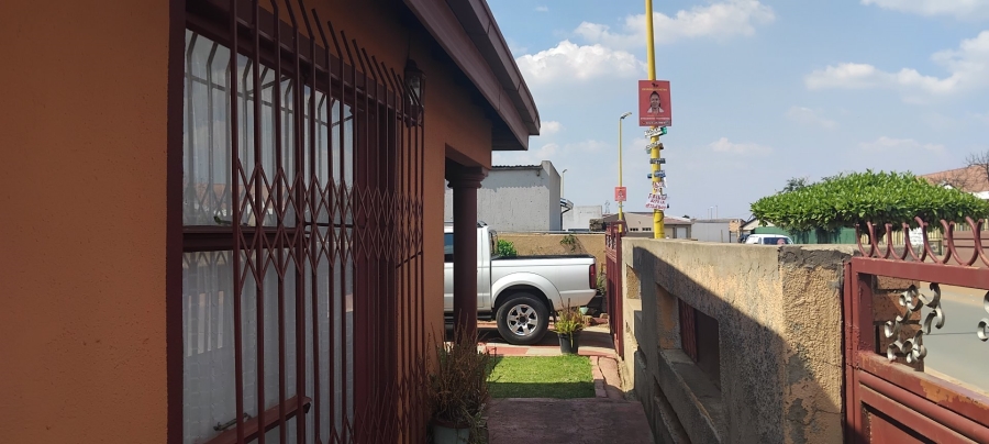 3 Bedroom Property for Sale in Ililiba Gauteng