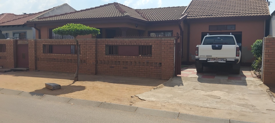3 Bedroom Property for Sale in Ililiba Gauteng