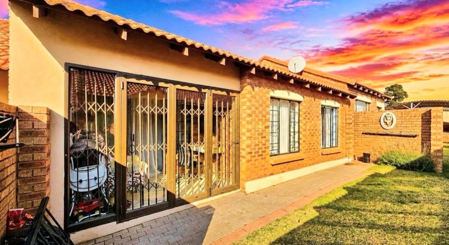 2 Bedroom Property for Sale in Monavoni Gauteng