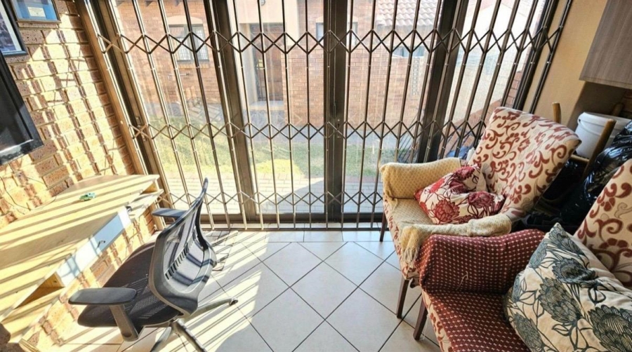 2 Bedroom Property for Sale in Monavoni Gauteng