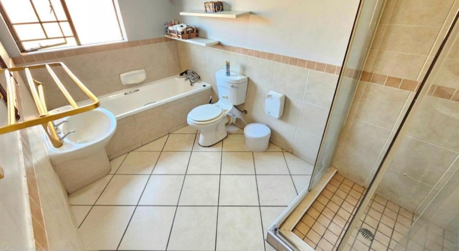 2 Bedroom Property for Sale in Monavoni Gauteng