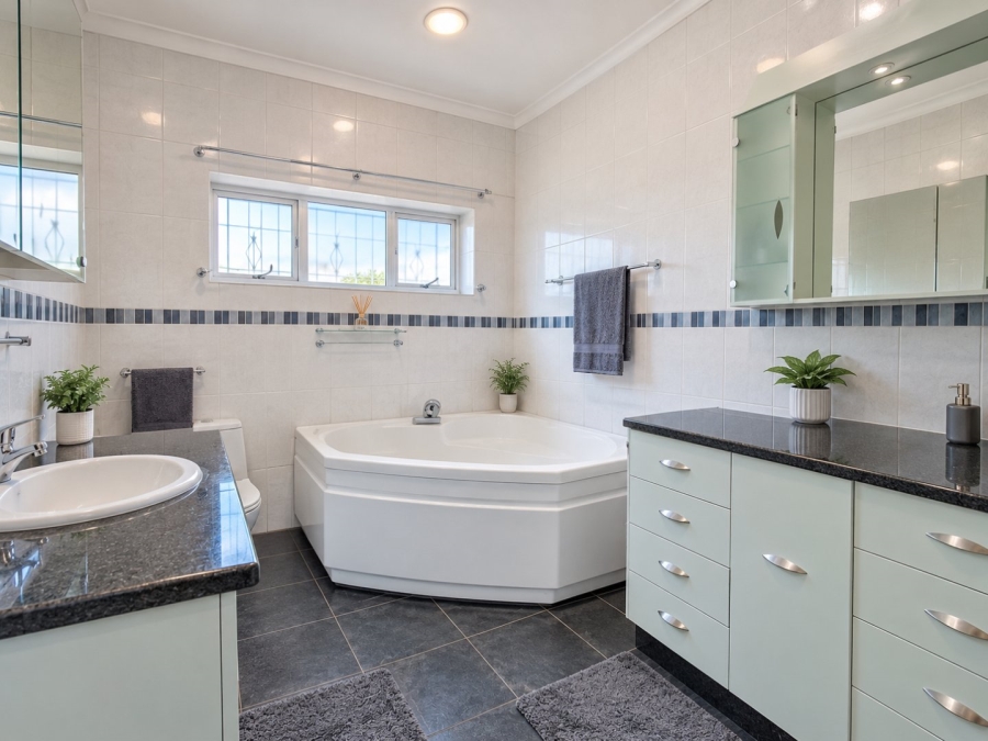 3 Bedroom Property for Sale in Dawnview Gauteng