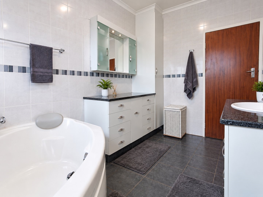 3 Bedroom Property for Sale in Dawnview Gauteng