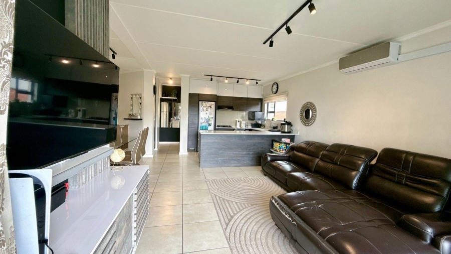 2 Bedroom Property for Sale in Oakdene Gauteng