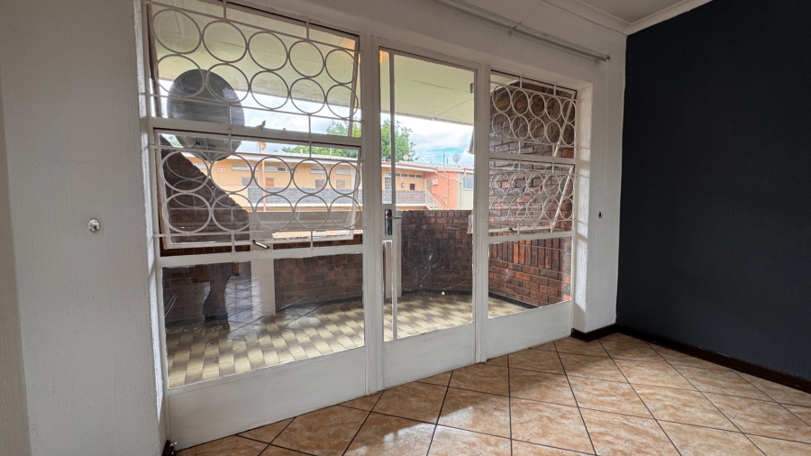 2 Bedroom Property for Sale in Three Rivers Proper Gauteng
