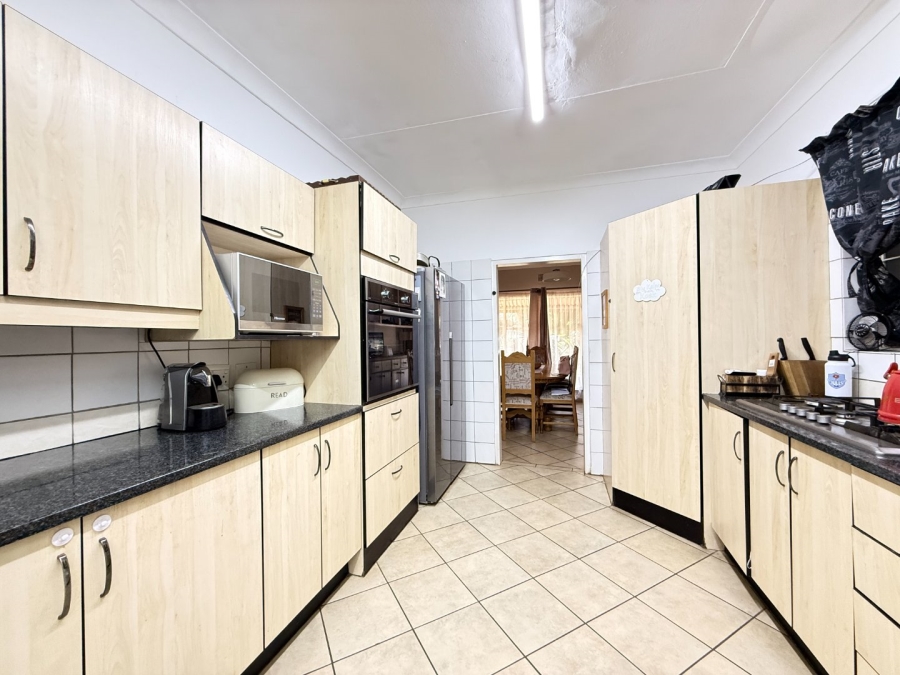 4 Bedroom Property for Sale in Queenswood Gauteng