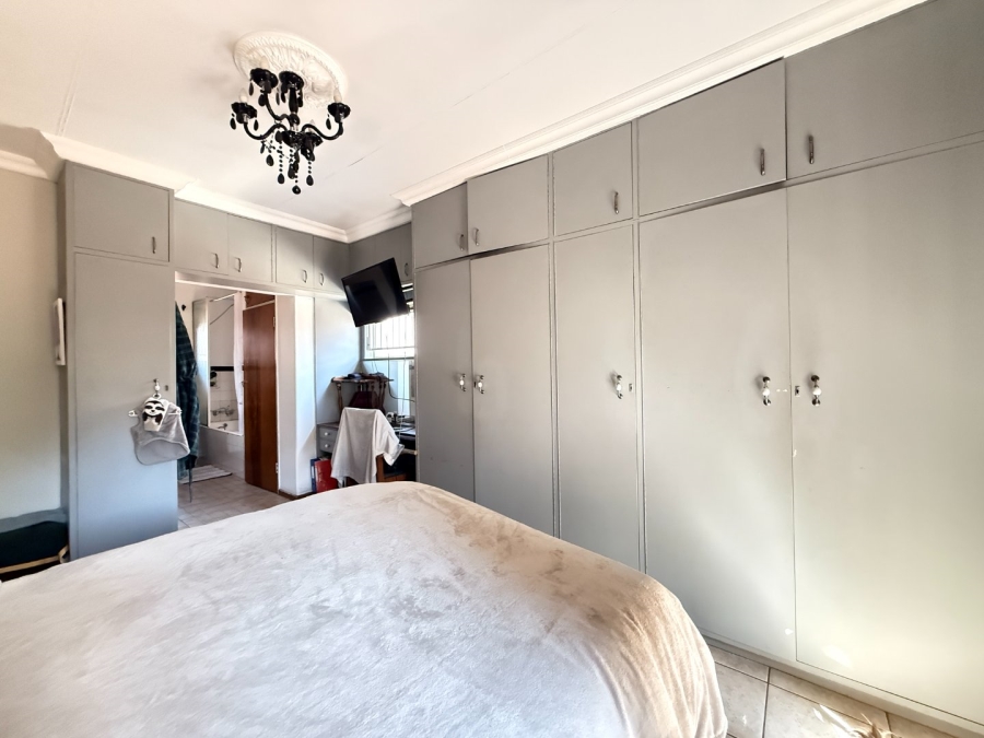 4 Bedroom Property for Sale in Queenswood Gauteng