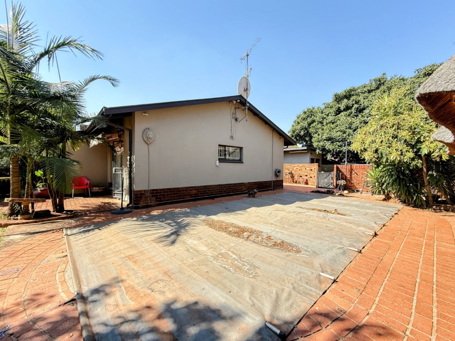 4 Bedroom Property for Sale in Queenswood Gauteng