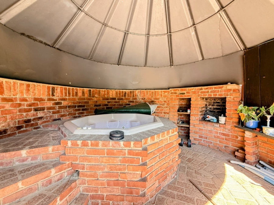 4 Bedroom Property for Sale in Queenswood Gauteng