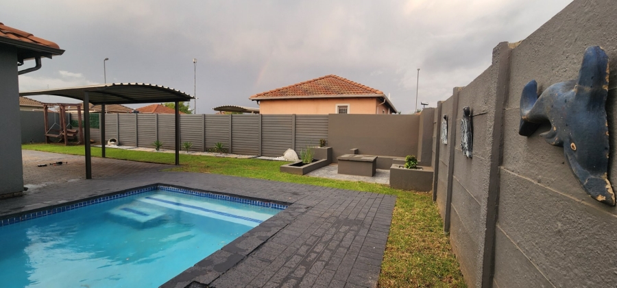 3 Bedroom Property for Sale in Sky City Gauteng