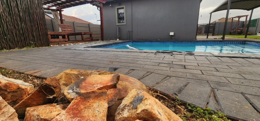 3 Bedroom Property for Sale in Sky City Gauteng