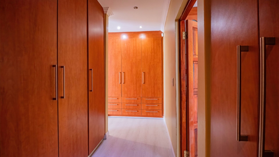 6 Bedroom Property for Sale in Bedfordview Gauteng