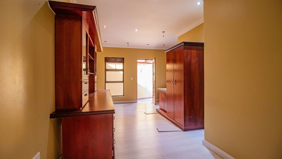 6 Bedroom Property for Sale in Bedfordview Gauteng