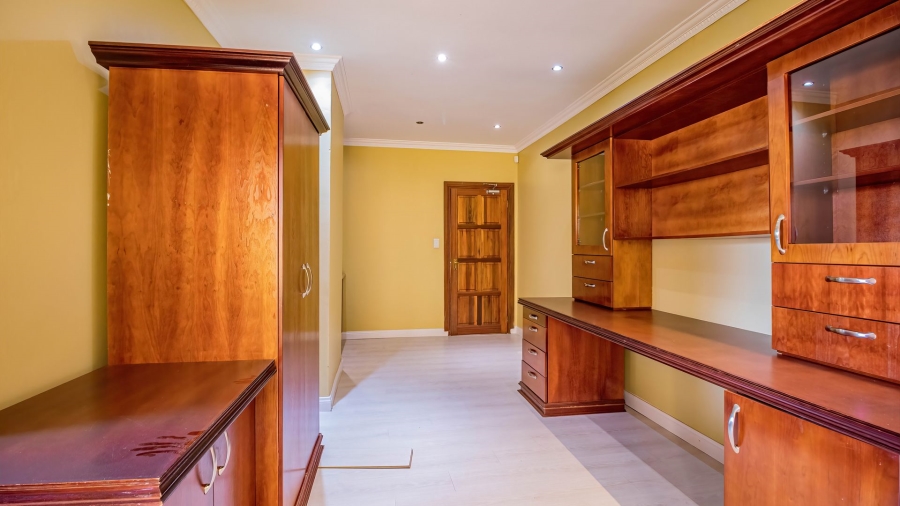 6 Bedroom Property for Sale in Bedfordview Gauteng