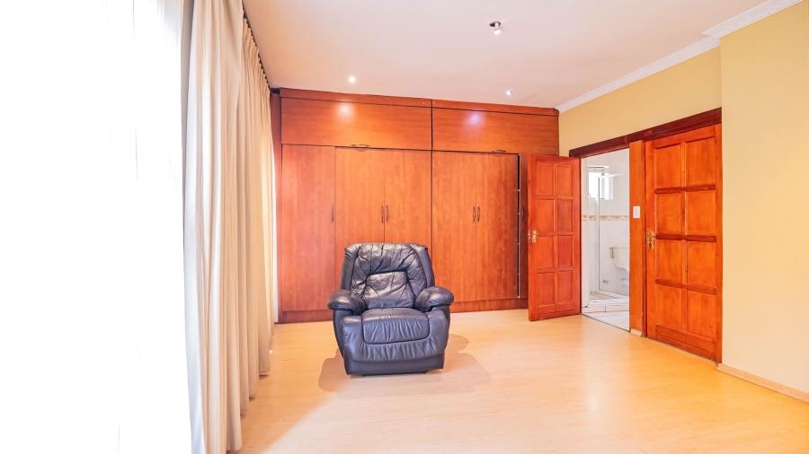 6 Bedroom Property for Sale in Bedfordview Gauteng
