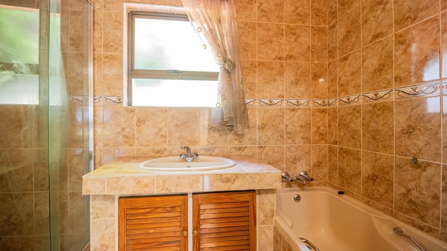6 Bedroom Property for Sale in Bedfordview Gauteng
