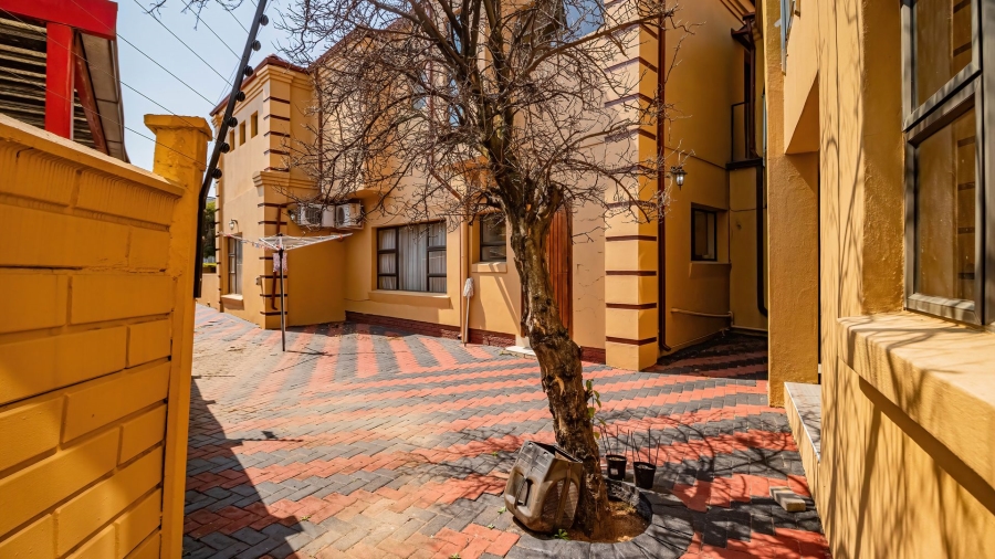 6 Bedroom Property for Sale in Bedfordview Gauteng