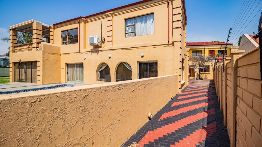 6 Bedroom Property for Sale in Bedfordview Gauteng