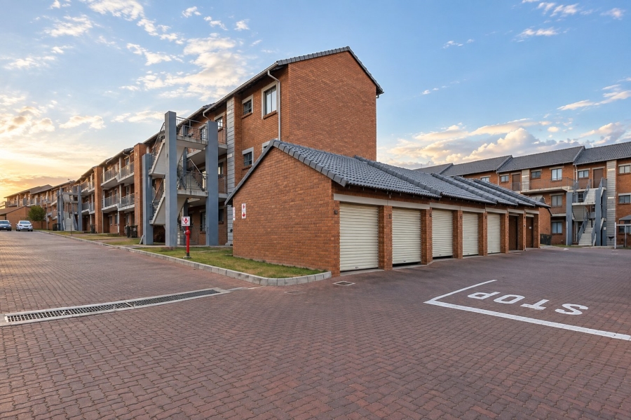 2 Bedroom Property for Sale in Noordwyk Gauteng