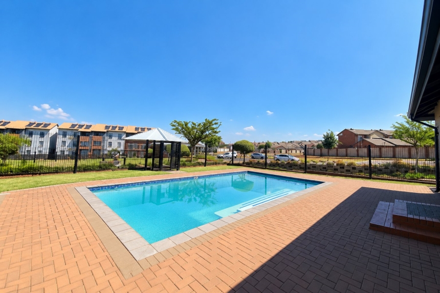 2 Bedroom Property for Sale in Noordwyk Gauteng