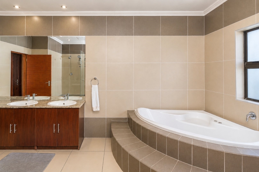 To Let 4 Bedroom Property for Rent in Summerset Gauteng