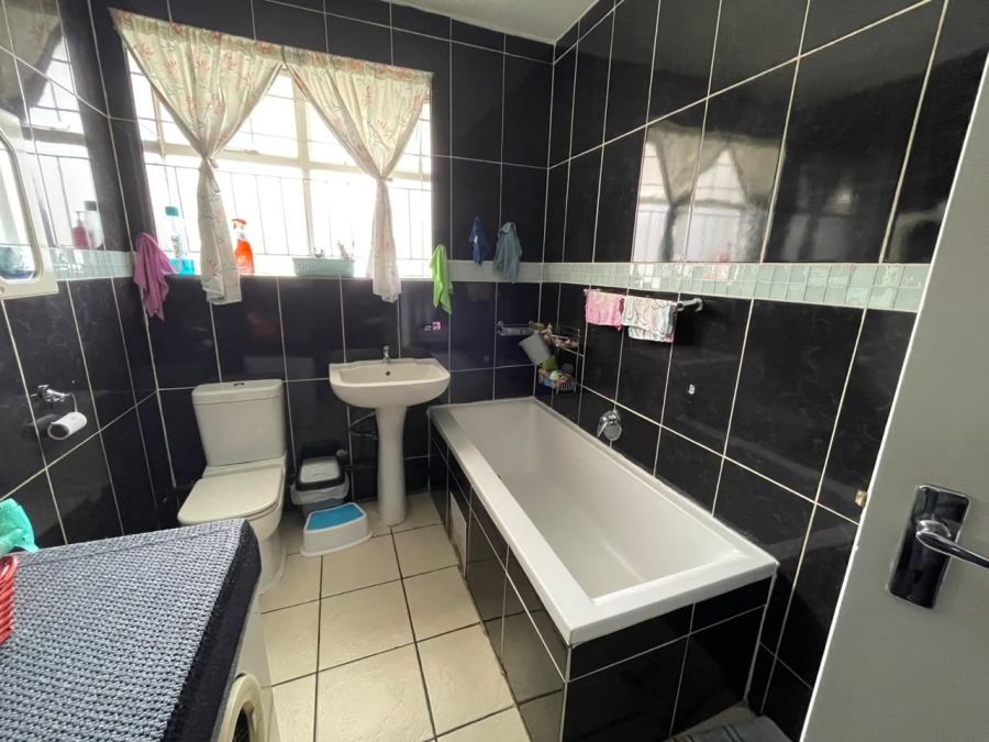 2 Bedroom Property for Sale in Florida Park Gauteng