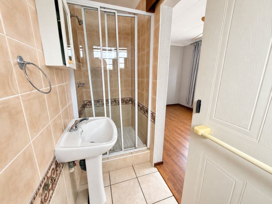 2 Bedroom Property for Sale in Sunninghill Gauteng