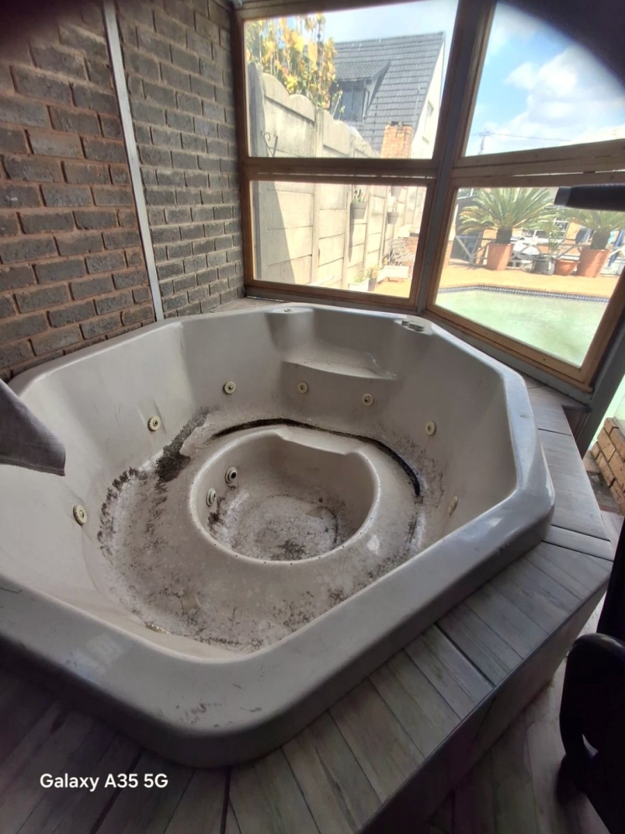 4 Bedroom Property for Sale in Sunnyridge Gauteng