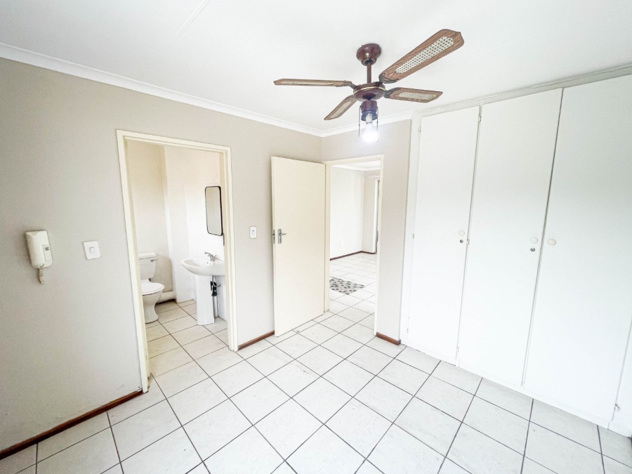 To Let 1 Bedroom Property for Rent in Sandown Gauteng