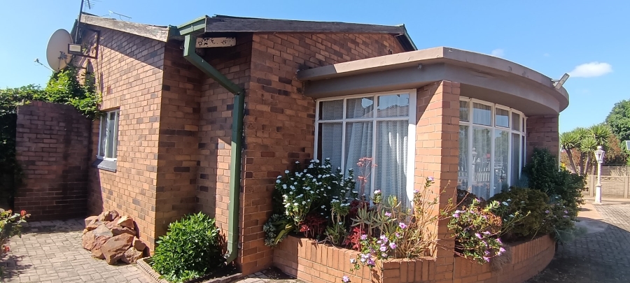 6 Bedroom Property for Sale in Vanderbijlpark CW 2 Gauteng