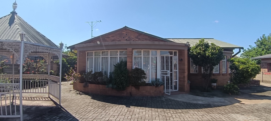 6 Bedroom Property for Sale in Vanderbijlpark CW 2 Gauteng