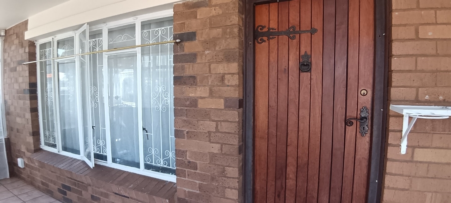 6 Bedroom Property for Sale in Vanderbijlpark CW 2 Gauteng