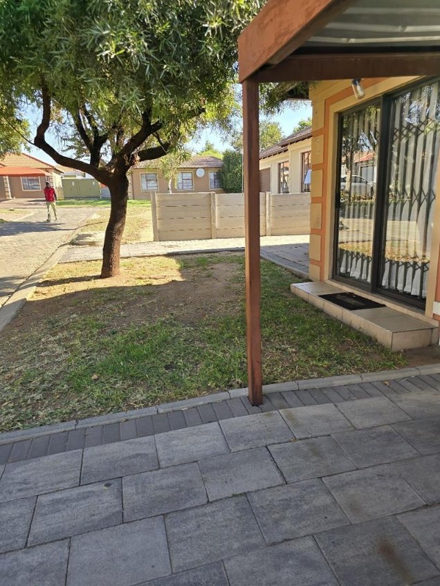 To Let 3 Bedroom Property for Rent in Waterfall View Gauteng