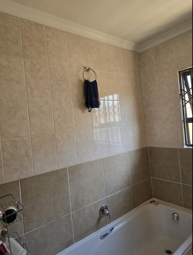 To Let 3 Bedroom Property for Rent in Waterfall View Gauteng