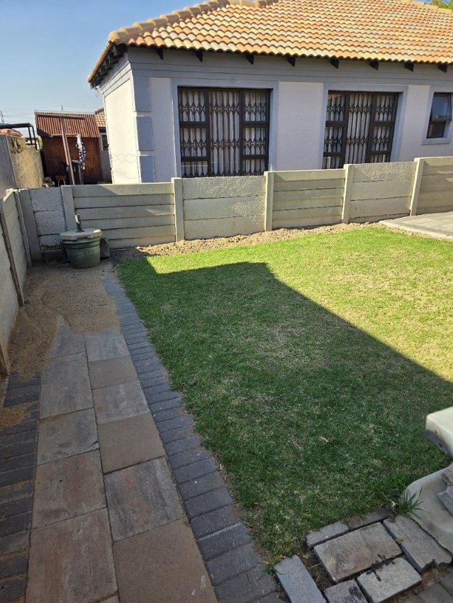 To Let 3 Bedroom Property for Rent in Waterfall View Gauteng