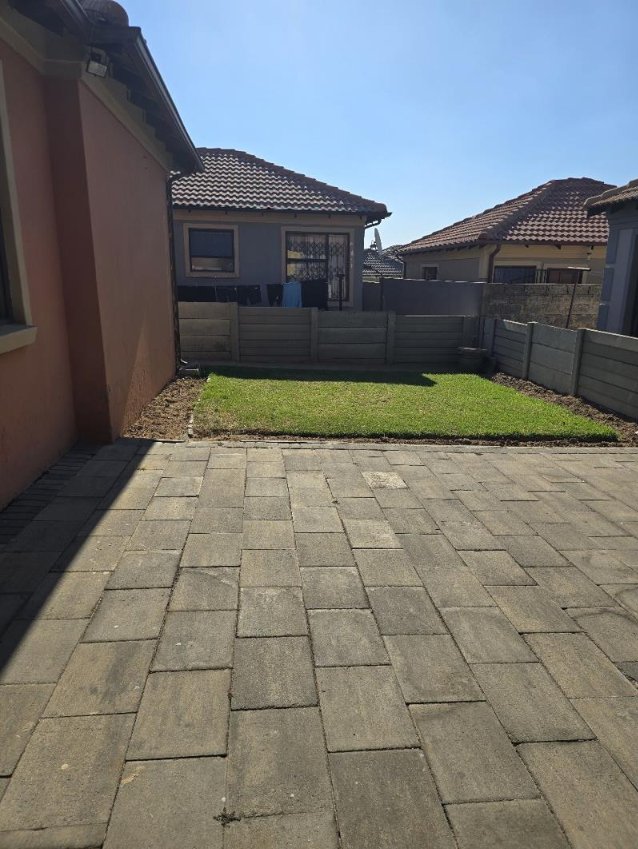 To Let 3 Bedroom Property for Rent in Waterfall View Gauteng