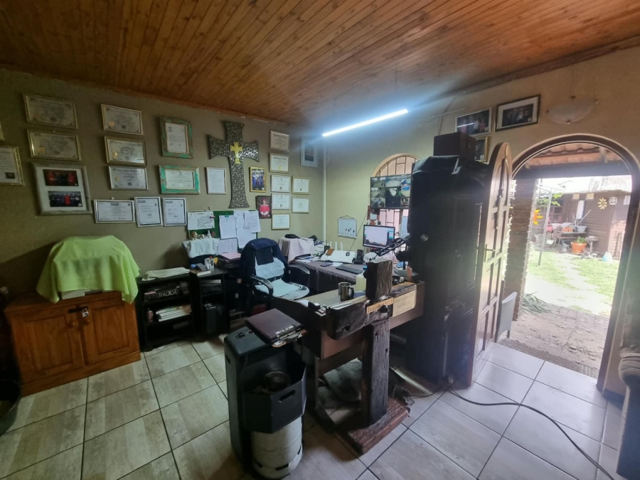 3 Bedroom Property for Sale in Vaaloewer Gauteng