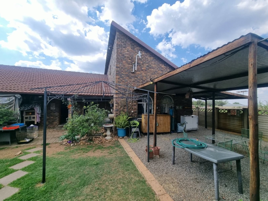 3 Bedroom Property for Sale in Vaaloewer Gauteng