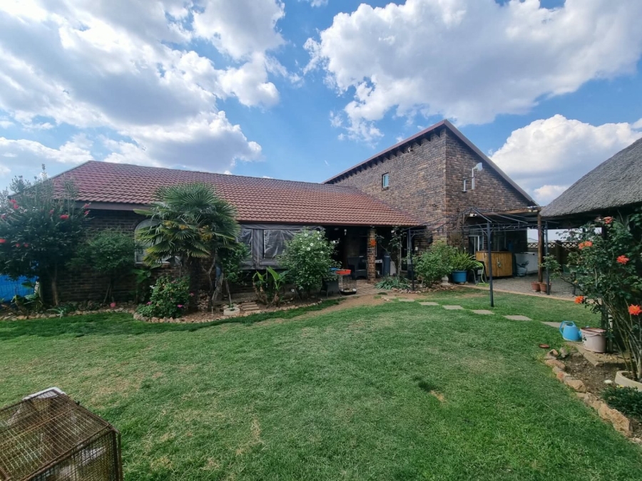 3 Bedroom Property for Sale in Vaaloewer Gauteng