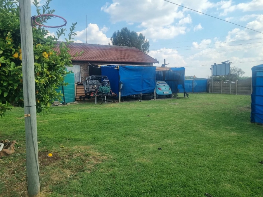 3 Bedroom Property for Sale in Vaaloewer Gauteng