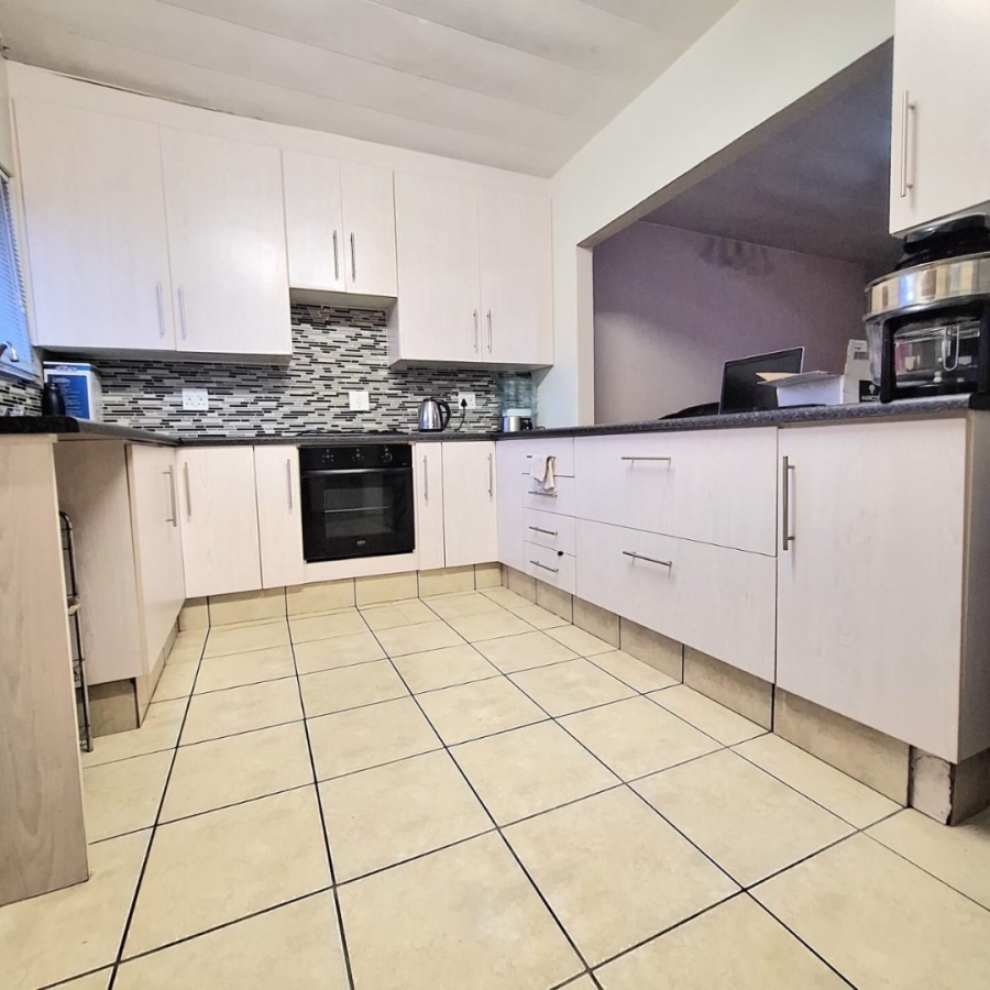 3 Bedroom Property for Sale in Birchleigh Gauteng