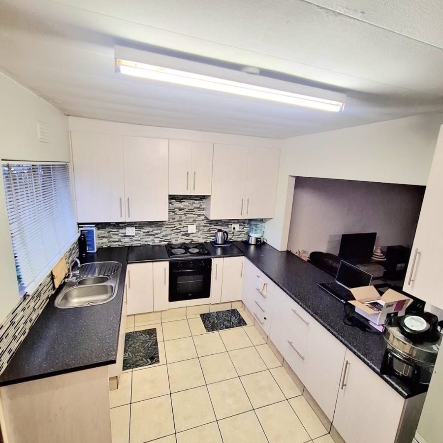 3 Bedroom Property for Sale in Birchleigh Gauteng