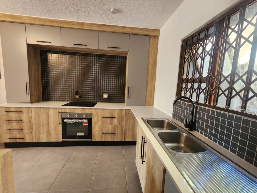 To Let 2 Bedroom Property for Rent in Glenvista Gauteng