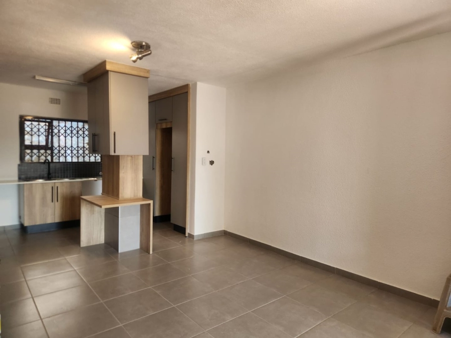 To Let 2 Bedroom Property for Rent in Glenvista Gauteng